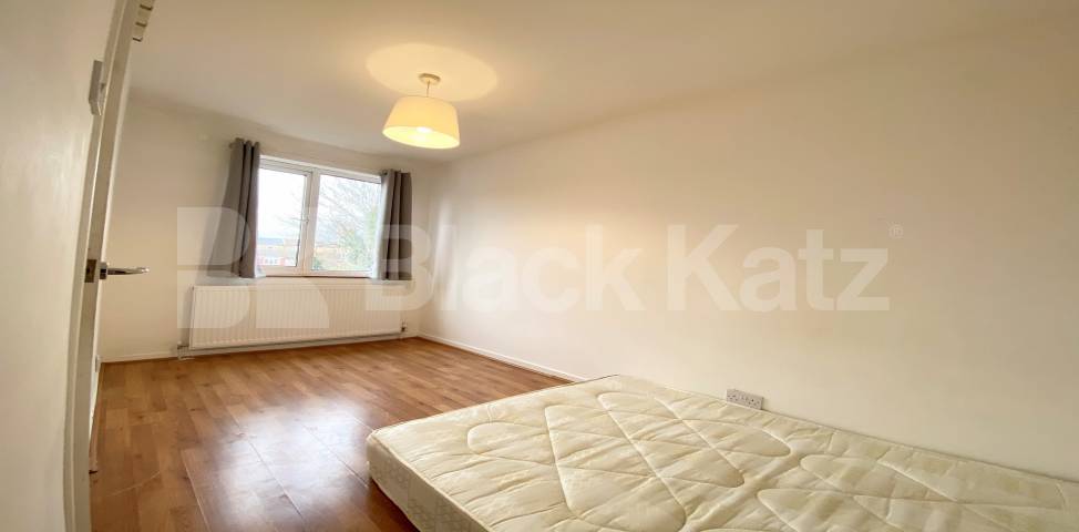 			LET , 3 Bedroom, 1 bath, 1 reception House			 Ainslie Walk, Balham